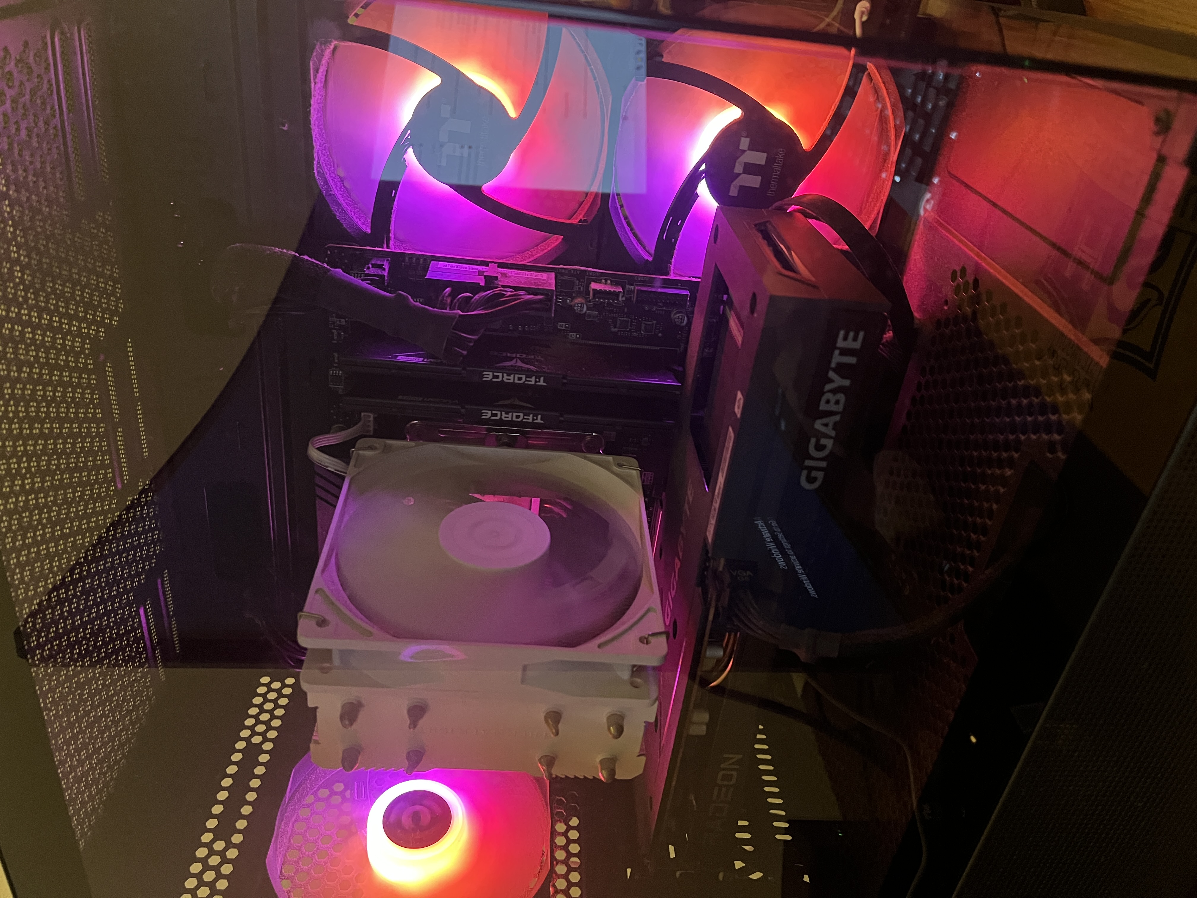 A PC Luiz built with RGB fans and internal cable routing
